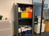 Jalouziedeurkast met inhoud - afbeelding 2 van  6