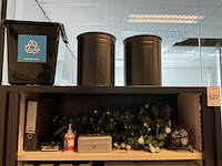Jalouziedeurkast met inhoud - afbeelding 4 van  8