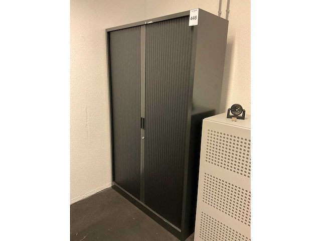 Jalouziedeurkast met inhoud - afbeelding 4 van  7