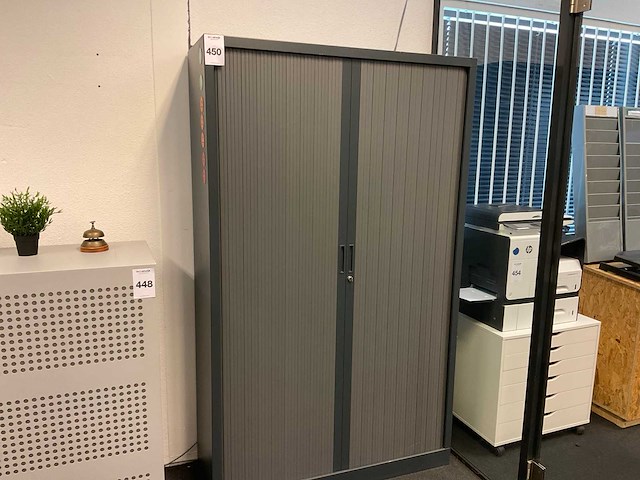 Jalouziedeurkast met inhoud - afbeelding 1 van  6