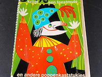 Jan klaassen krijgt een feestmuts - afbeelding 1 van  5