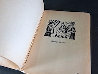 Jan klaassen krijgt een feestmuts - afbeelding 4 van  5