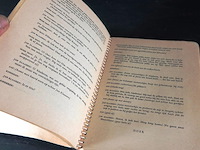 Jan klaassen krijgt een feestmuts - afbeelding 5 van  5