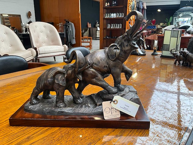Jansen statue elephant - afbeelding 1 van  4