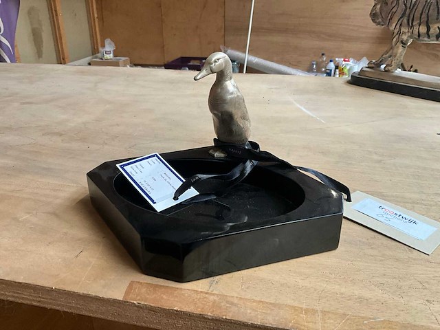 Janssen statue duck - bronzen sculptuur - afbeelding 1 van  3