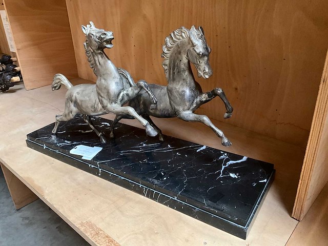 Janssen statue horse decoratief beeld - afbeelding 2 van  3