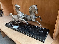 Janssen statue horse decoratief beeld - afbeelding 2 van  3