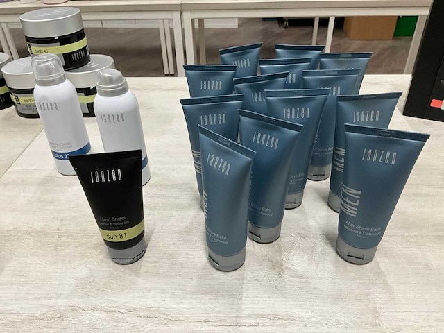 Janzen verzorgingsproducten en accessoires (55x) - afbeelding 2 van  5