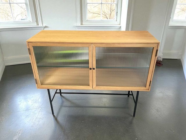 Japandi style dressoir met tempered glas - afbeelding 3 van  5
