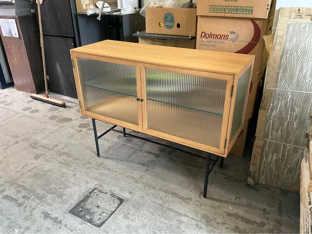 Japandi style dressoir met tempered glas - afbeelding 4 van  5