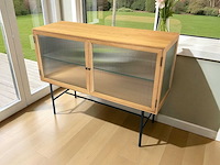 Japandi style dressoir met tempered glas - afbeelding 1 van  5