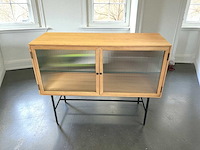 Japandi style dressoir met tempered glas - afbeelding 3 van  5