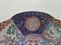Japanse imari porseleinen sierschotel – handbeschilderd – 20e eeuw – inclusief houten standaard - afbeelding 6 van  15