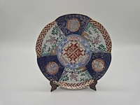 Japanse imari porseleinen sierschotel – handbeschilderd – 20e eeuw – inclusief houten standaard - afbeelding 8 van  15