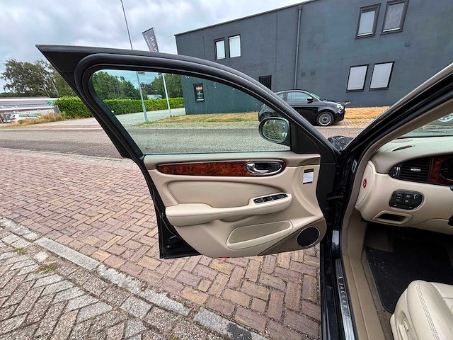 Jaquar - xj - x350 - youngtimer > 15 - afbeelding 8 van  37