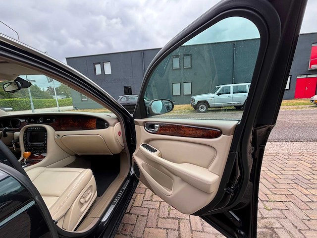 Jaquar - xj - x350 - youngtimer > 15 - afbeelding 10 van  37
