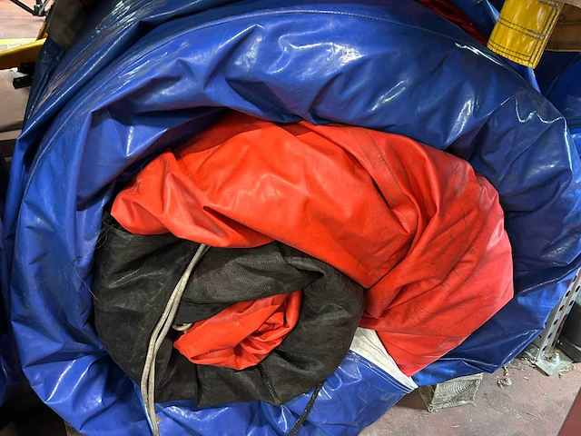 Jb inflatables spidertower opblaasbaar speeltoestel met glijbaan - afbeelding 9 van  10