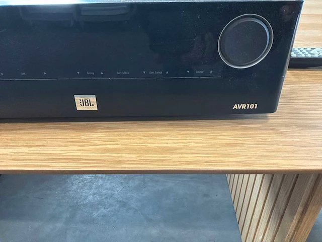 Jbl avr101 audio/videoreceiver - afbeelding 2 van  3
