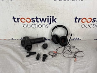 Jbl quantum 200 - gaming headset |tunturi massage gun – massageapparaat - afbeelding 1 van  1