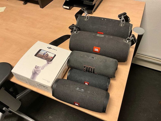 Jbl speakers en dji stabalizer - afbeelding 1 van  4