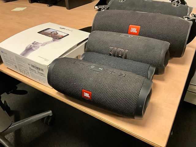 Jbl speakers en dji stabalizer - afbeelding 2 van  4