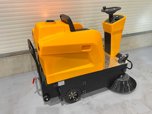 Jcb - 2026 - b4 - zelfrijdende opzitveegmachine - afbeelding 23 van  30