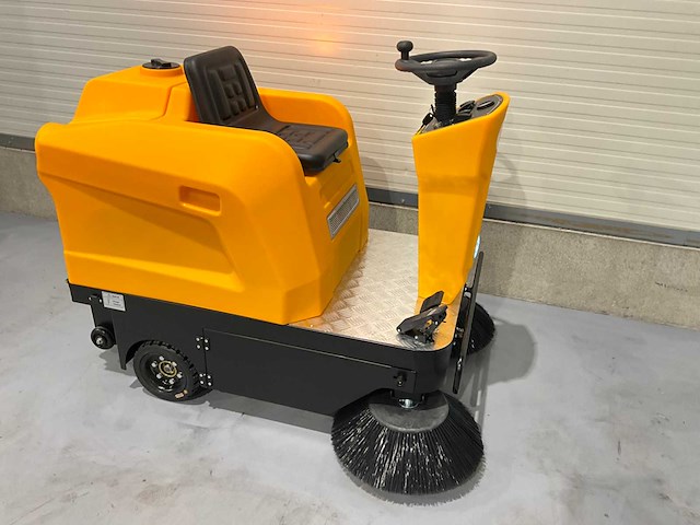 Jcb - 2026 - b4 - zelfrijdende opzitveegmachine - afbeelding 18 van  18