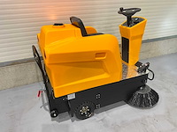 Jcb - 2026 - b4 - zelfrijdende opzitveegmachine - afbeelding 16 van  30
