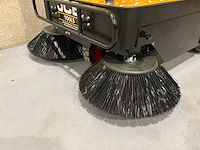 Jcb - 2026 - b4 - zelfrijdende opzitveegmachine - afbeelding 4 van  27