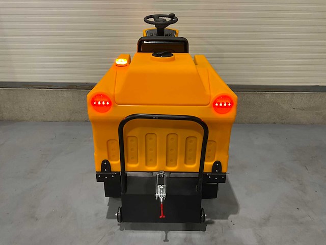 Jcb - 2026 - b4 - zelfrijdende opzitveegmachine - afbeelding 6 van  8