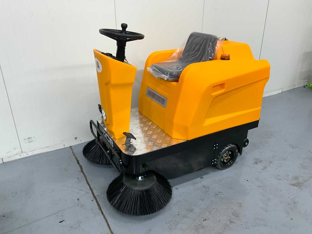 Jcb - b4 - zelfrijdende veegmachine 700w - werkbreedte 130 cm - afbeelding 1 van  7