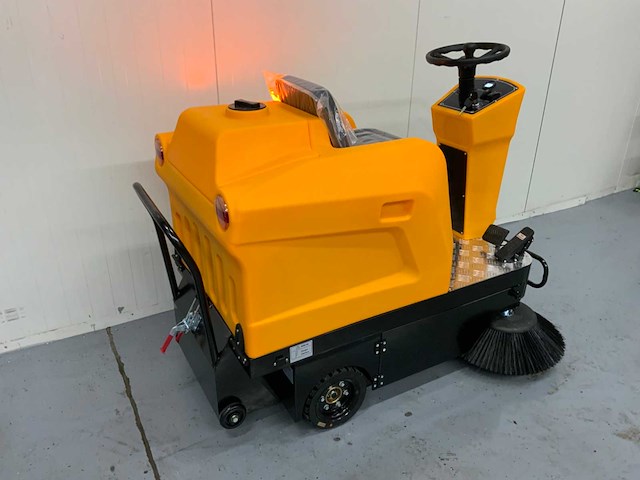 Jcb - b4 - zelfrijdende veegmachine 700w - werkbreedte 130 cm - afbeelding 6 van  10
