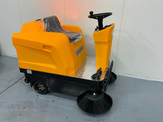 Jcb - b4 - zelfrijdende veegmachine 700w - werkbreedte 130 cm - afbeelding 7 van  10