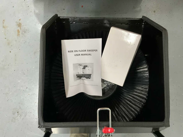 Jcb - b4 - zelfrijdende veegmachine - afbeelding 5 van  17