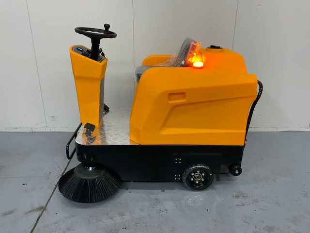 Jcb - b4 - zelfrijdende veegmachine - afbeelding 11 van  17