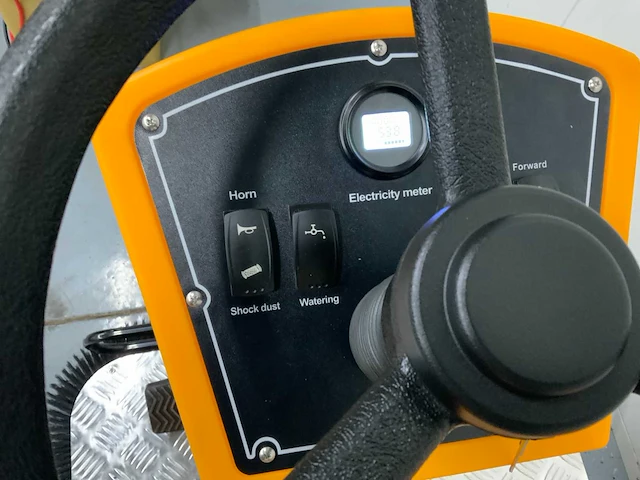 Jcb - b4 - zelfrijdende veegmachine - afbeelding 15 van  17