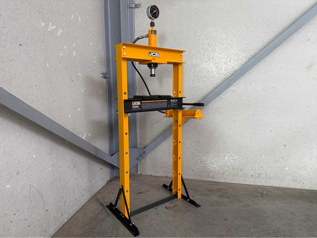 Jcb 12 ton garagepers - afbeelding 1 van  8