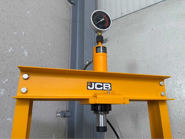 Jcb 12 ton garagepers - afbeelding 7 van  8