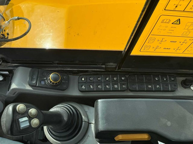 Jcb 2017 hydradig banden graafmachine - afbeelding 10 van  22