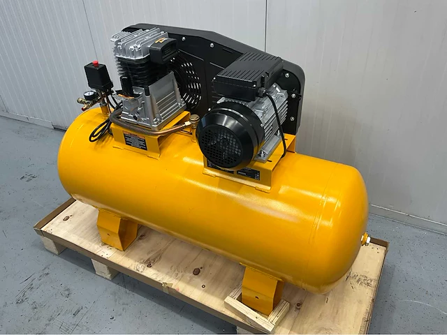 Jcb bdac-200h-e - 200l hogedrukcompressor - 10b bar - 2850rpm - 3000w - afbeelding 8 van  21