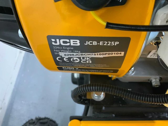 Jcb ch75100p houthakselaar - versnippercapaciteit 100 mm - 2026 - trekhaak - afbeelding 13 van  15