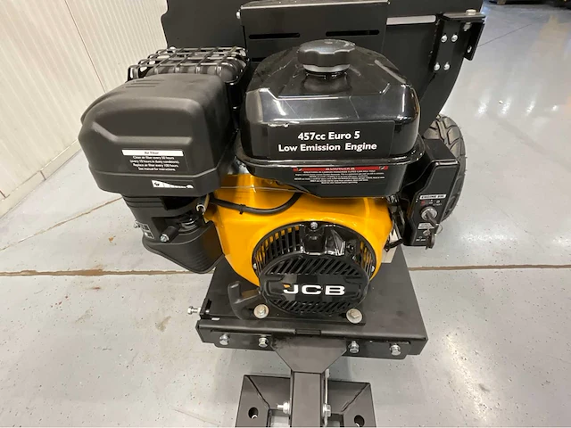 Jcb houthakselaar ch150120pe - 120 mm en bladblazer daewoo 2,2kw - afbeelding 13 van  64