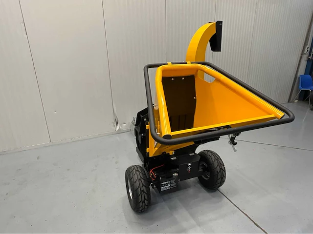 Jcb houthakselaar ch150120pe - 120 mm en bladblazer daewoo 2,2kw - afbeelding 21 van  64