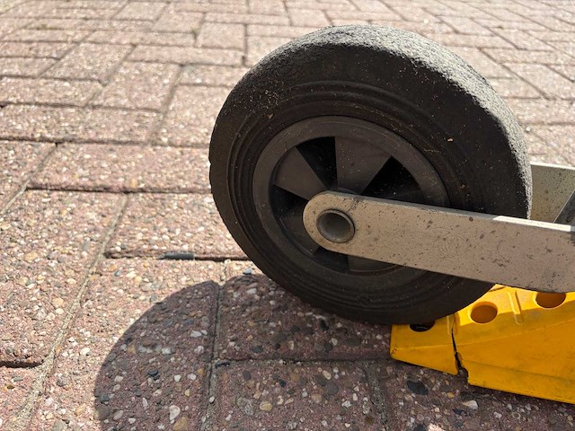 J.d. trailers t bagage-/gesloten bakaanhanger met deksel - afbeelding 35 van  58