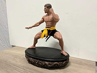 Jean-claude van damme standbeeld - afbeelding 1 van  7