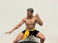 Jean-claude van damme standbeeld - afbeelding 3 van  7