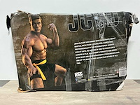 Jean-claude van damme standbeeld - afbeelding 7 van  7
