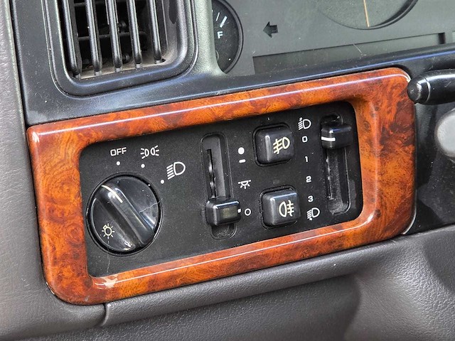 Jeep - 1997 - grand cherokee - 4.0i laredo - 33-bg-dd - afbeelding 17 van  31