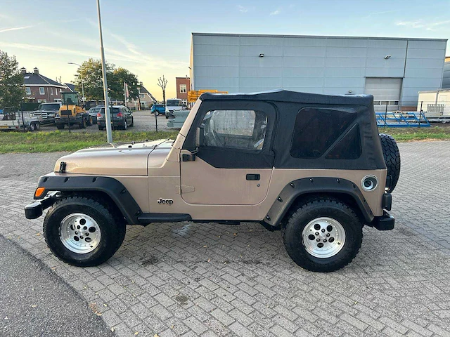 Jeep - 2000 - wrangler - personenauto - afbeelding 22 van  26