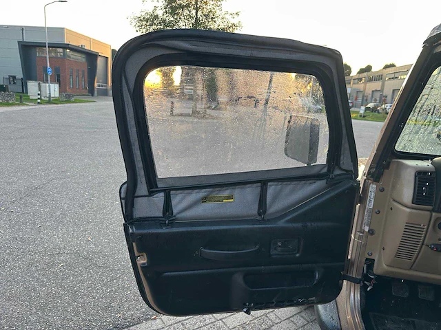 Jeep - 2000 - wrangler - personenauto - afbeelding 14 van  26